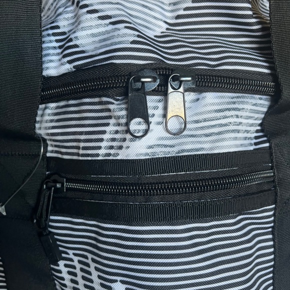 NWT Victoria's Secret Pink Duffle Bag Workout Sports Tote Tropical Palm Leaves - Picture 6 of 7